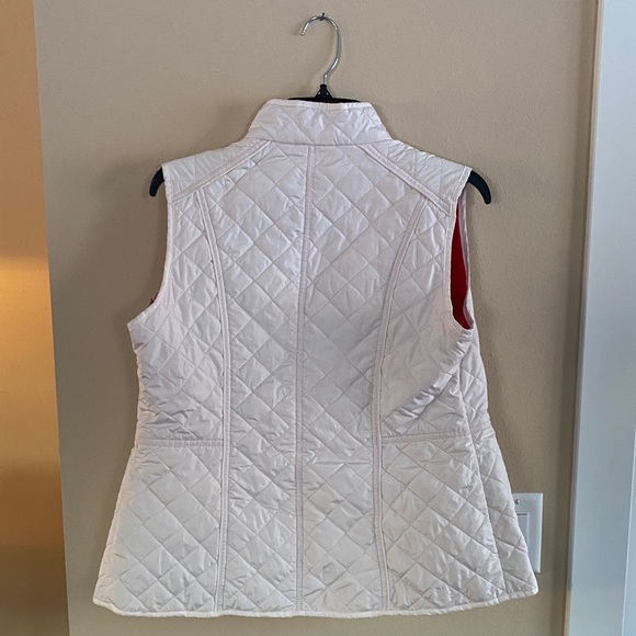 Thin white vest - Picture 8 of 8